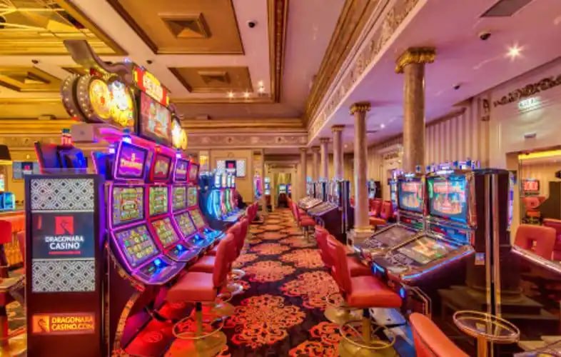 Bàn baccarat live casino new8 với dealer thật phát trực tiếp